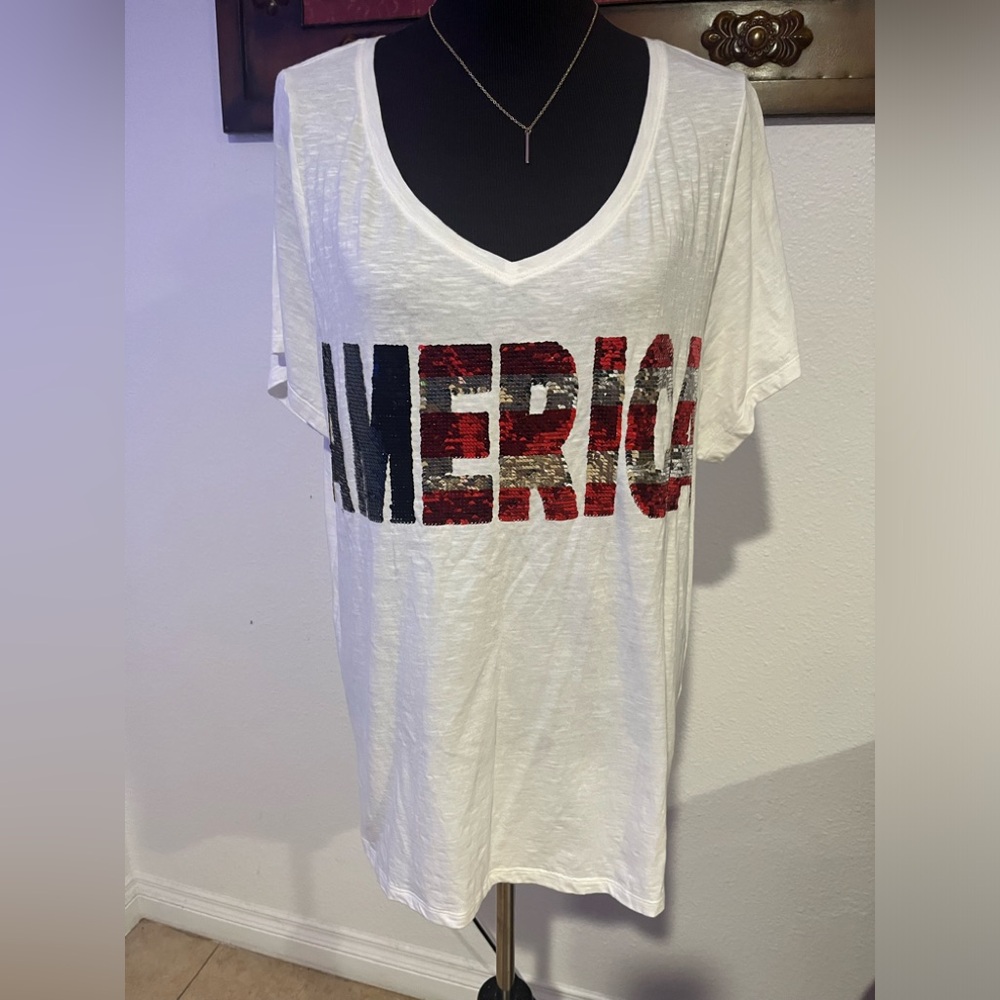 Layne Bryant America 🇺🇸 sequence vneck tee
